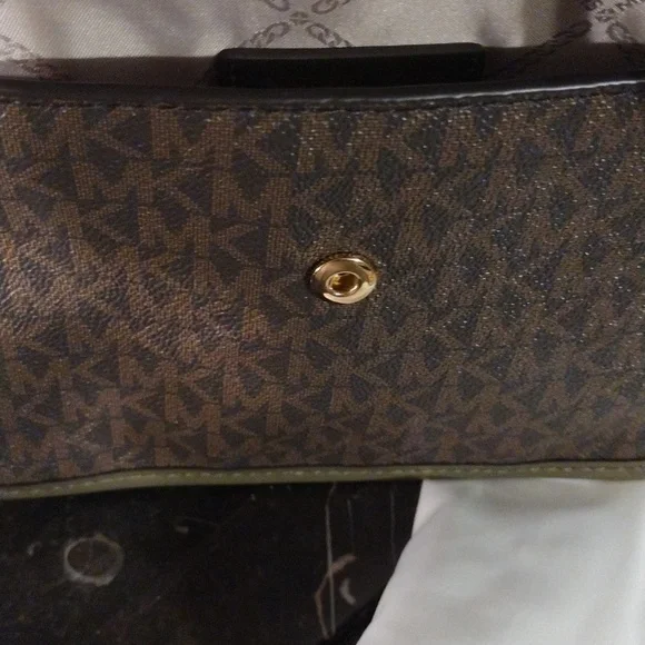 Michael Kors Large Eva Shoulder Tote Bag with wristlet Brown / Olive SOLD, SOLD, - Picture 10 of 16